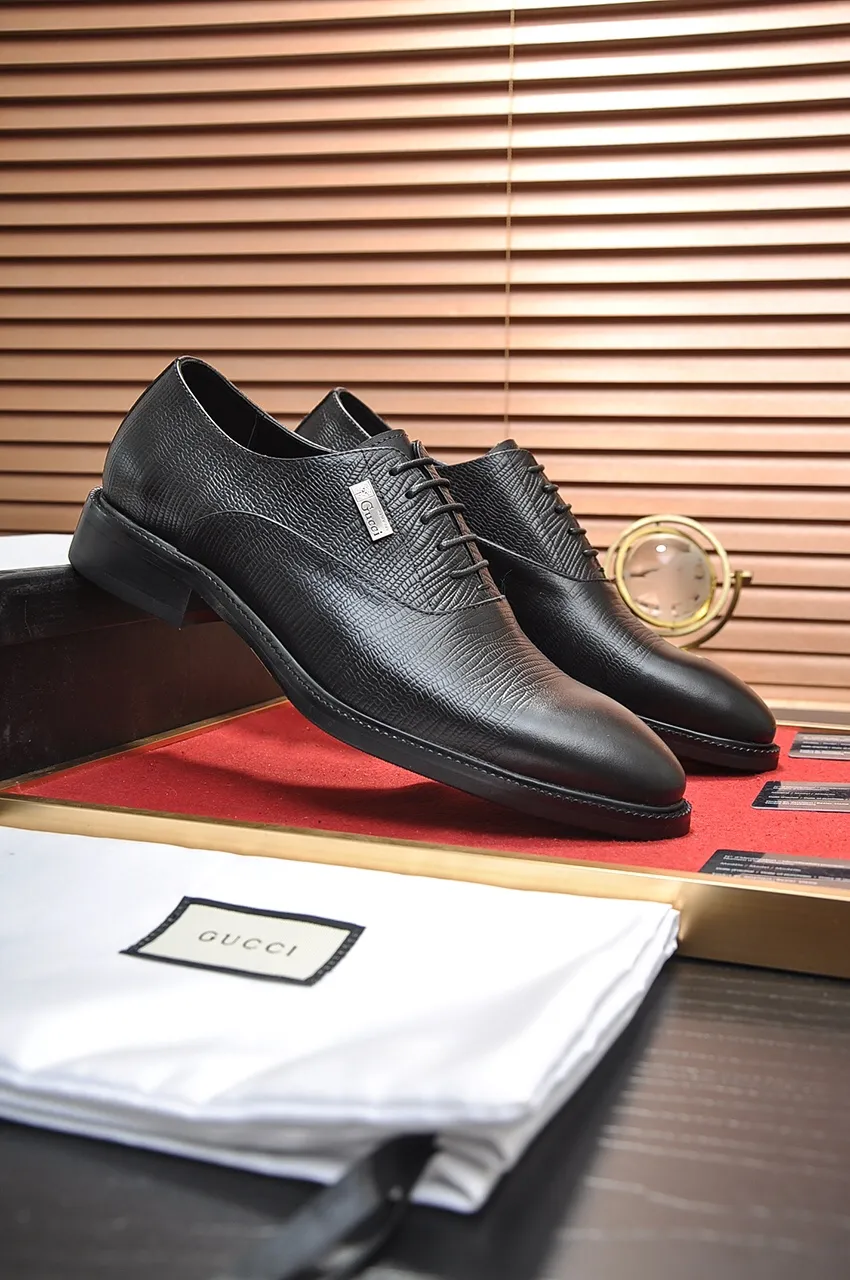 Men's shoes💰460💶Italy's top luxury men's shoes giant [GUCCI Gucci] has a new model 🍃Original European style🔰 Pleasant to the eye😍In order to make the shoes more durable and non-deformable🌀The production continues to follow traditional methods but there is still no lack of innovation💪The original cowhide is chosen for the leather♻️ Smooth, natural and exceptionally bright⭐Made of imported cowhide, the first choice of the rich 38-45 (45 customized)